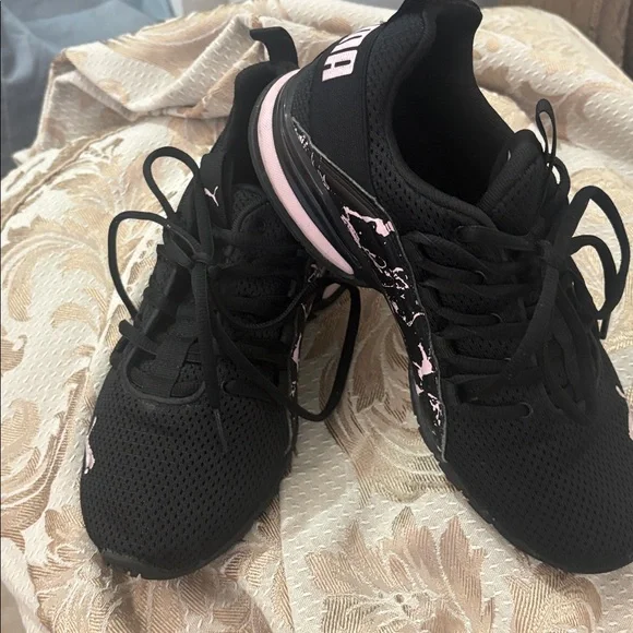 Puma Women's Black and Pink Sneakers, excellent condition, no damage - Picture 4 of 5